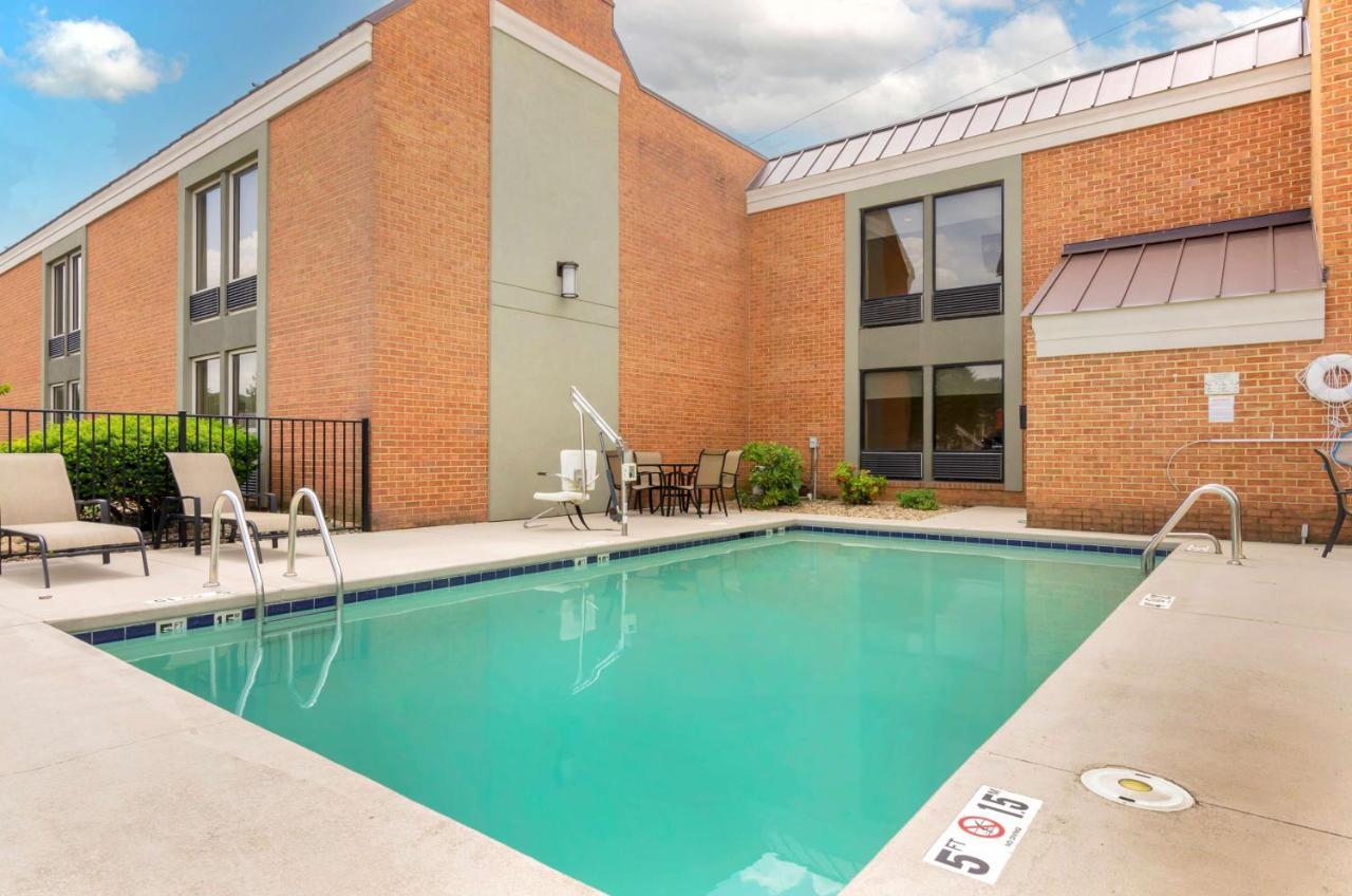 Best Western North Roanoke Troutville Bagian luar foto